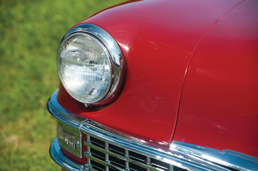 Детали экстерьера Chrysler Town & Country Convertible 1946 года  (фото 12 из 27)
